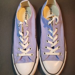 Lavendar low top converse
